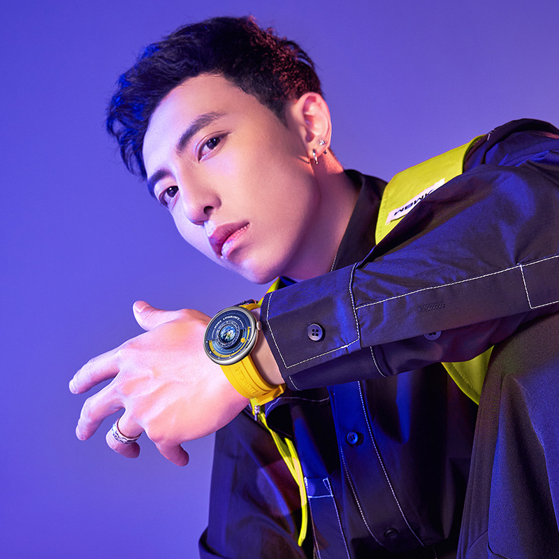 트렌디하고 멋지고 패셔너블한 쿼츠 시계 브랜드인 마크  - Luxury Watch Offers 리뷰 및 가격