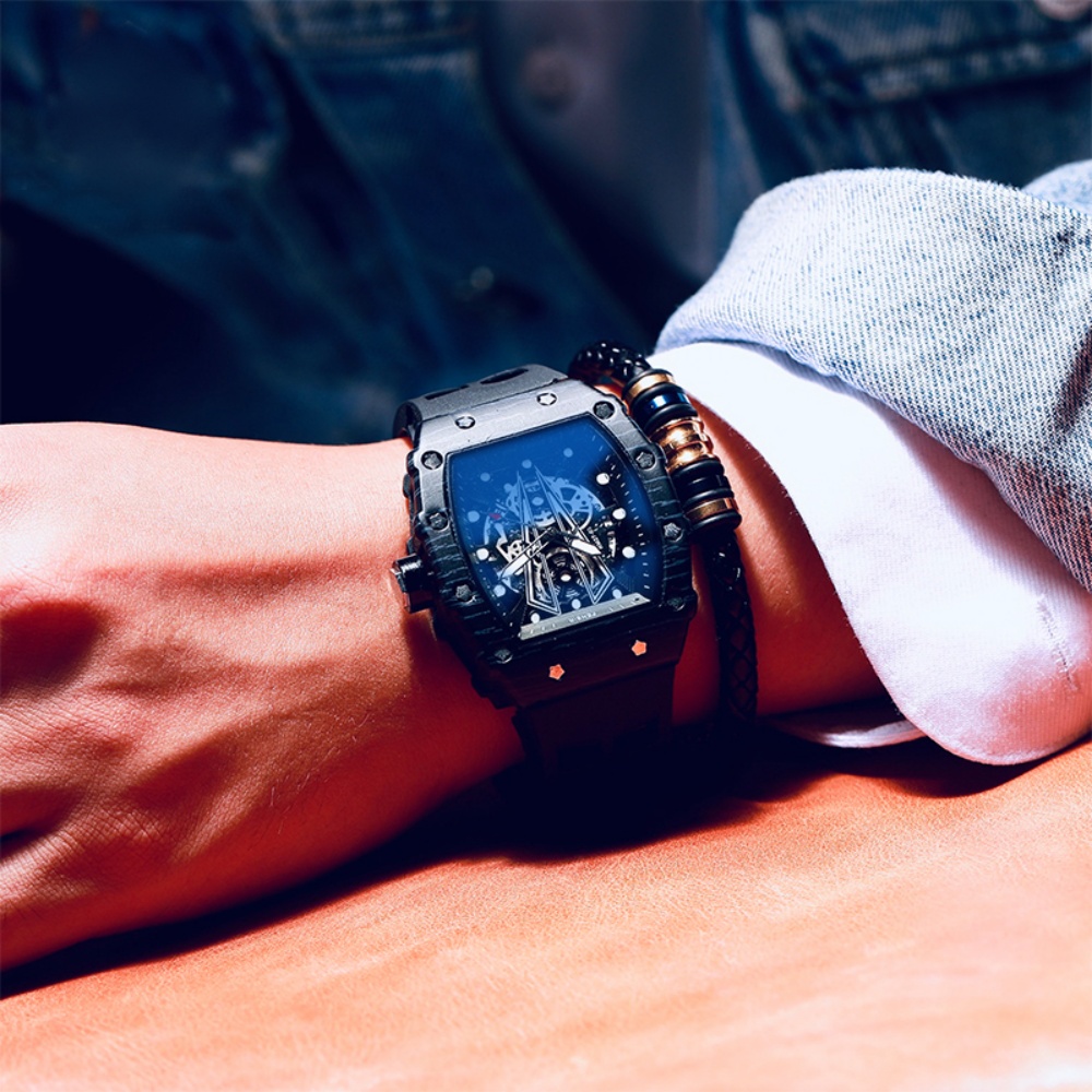 독특한 배럴형 디자인으로 군중 속에서 돋보이는, 매우  - Luxury Watch Offers 리뷰 및 가격